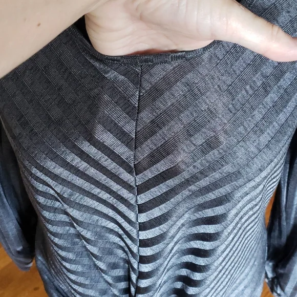 A Byer Gray Top Size Medium - Picture 4 of 12